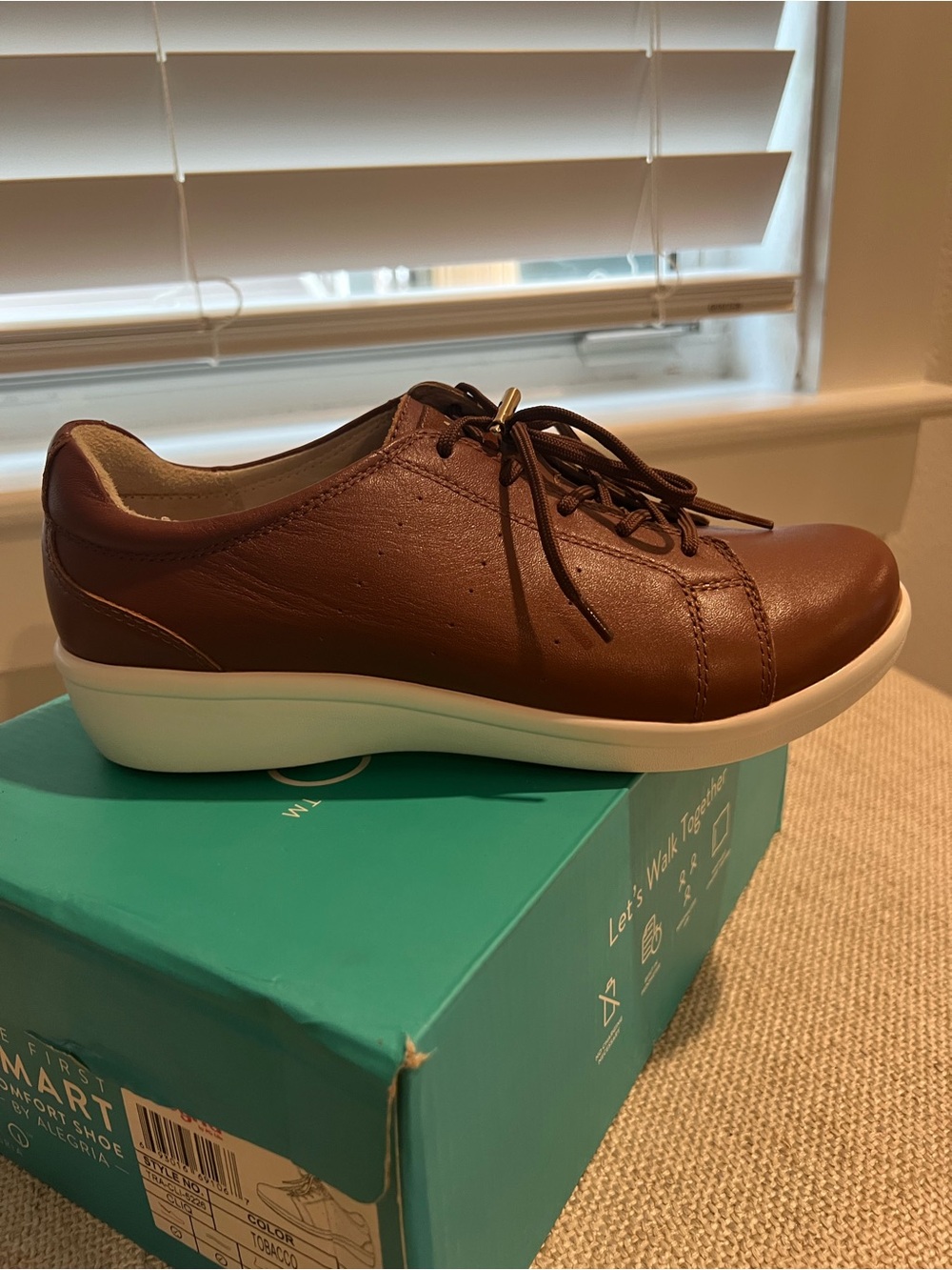 Women's Brown Leather Lace-Up Comfort Sneakers